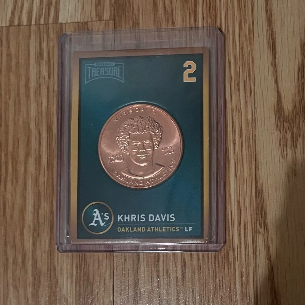 2018 Baseball Treasure Coin Card Relic Khris Davis (MISC10)